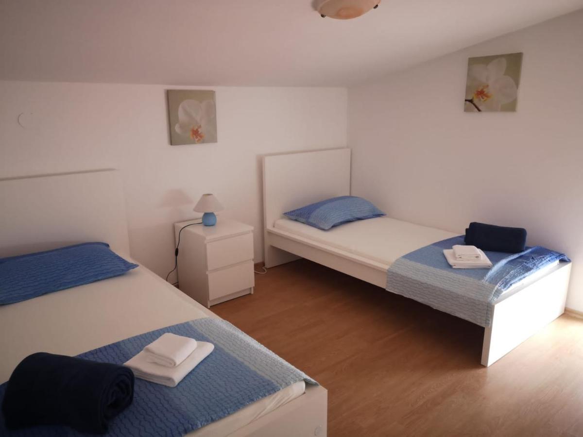 Apartments Tara Ražanac Buitenkant foto