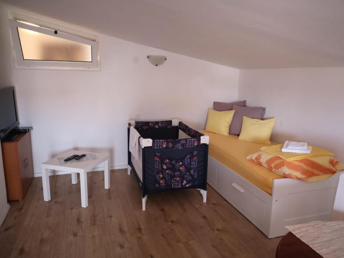 Apartments Tara Ražanac Buitenkant foto