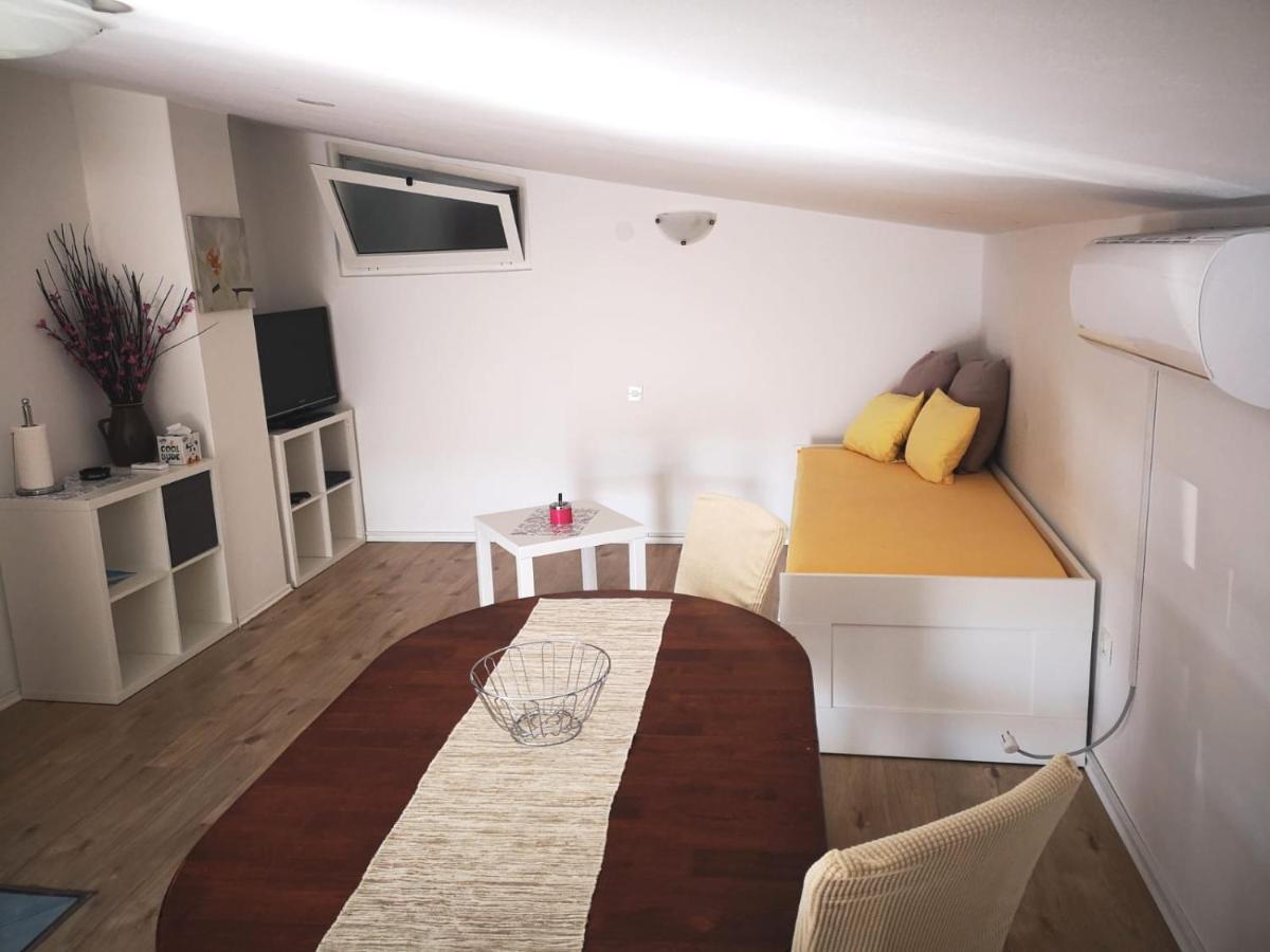 Apartments Tara Ražanac Buitenkant foto