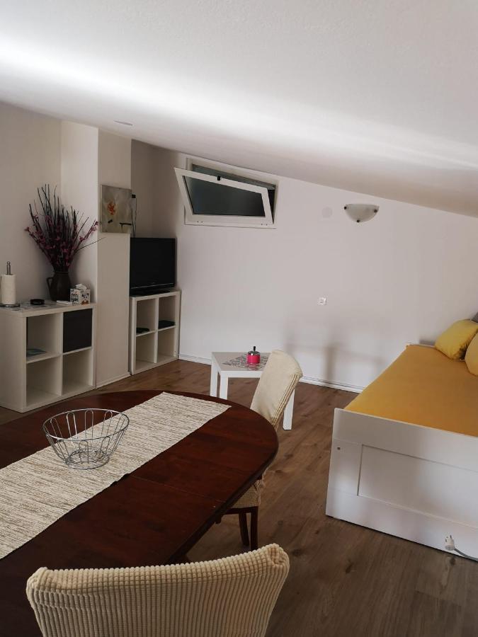 Apartments Tara Ražanac Buitenkant foto