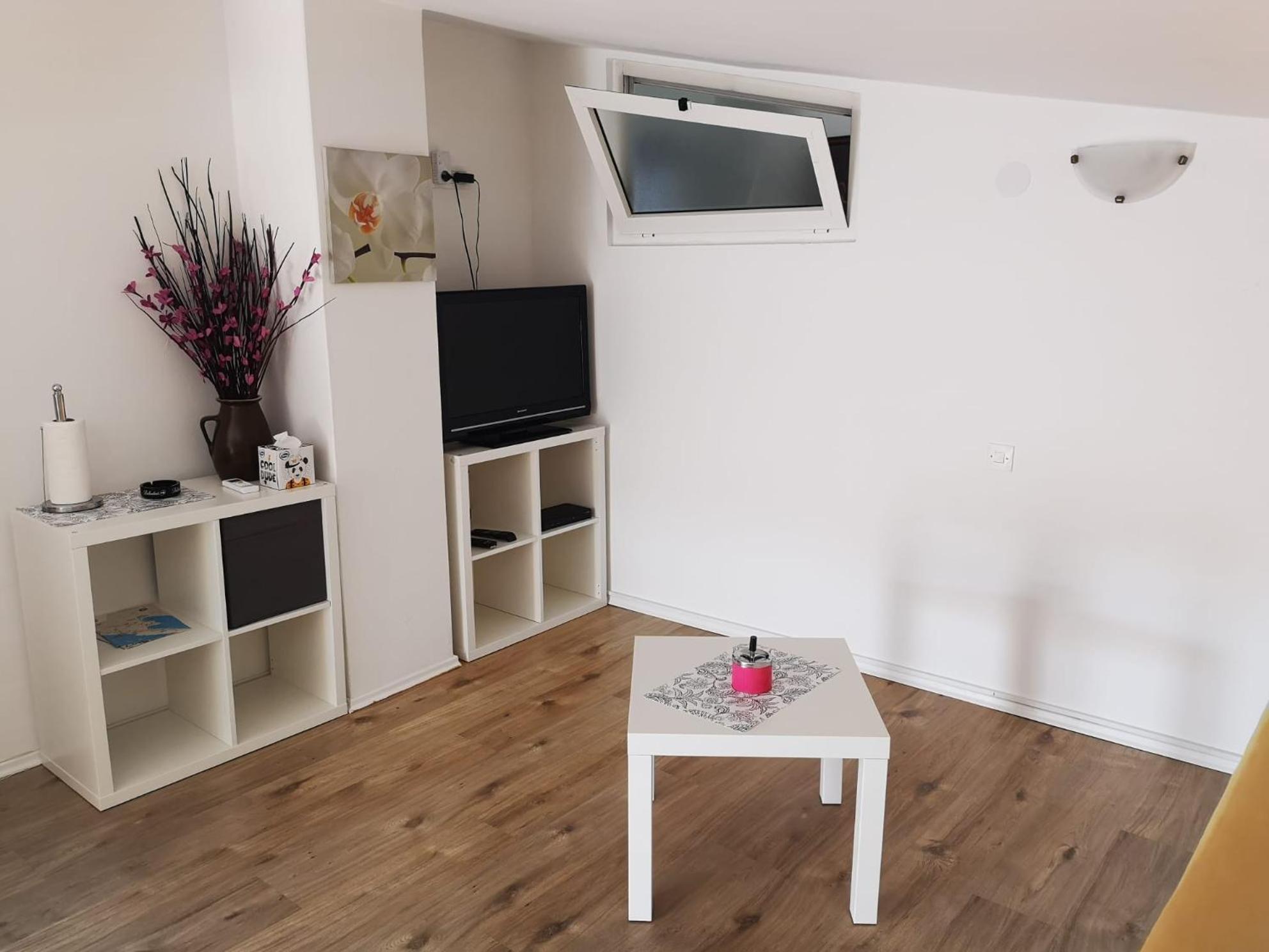 Apartments Tara Ražanac Kamer foto